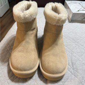 Michael Kors Tan Winter Boots. Womens size 8